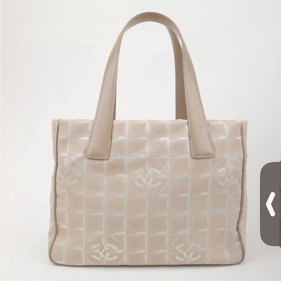 AUTHENTIC CHANEL Travel line Nylon & Leather Jacquard PM Tote. Beige/white. EUC - Picture 4 of 12